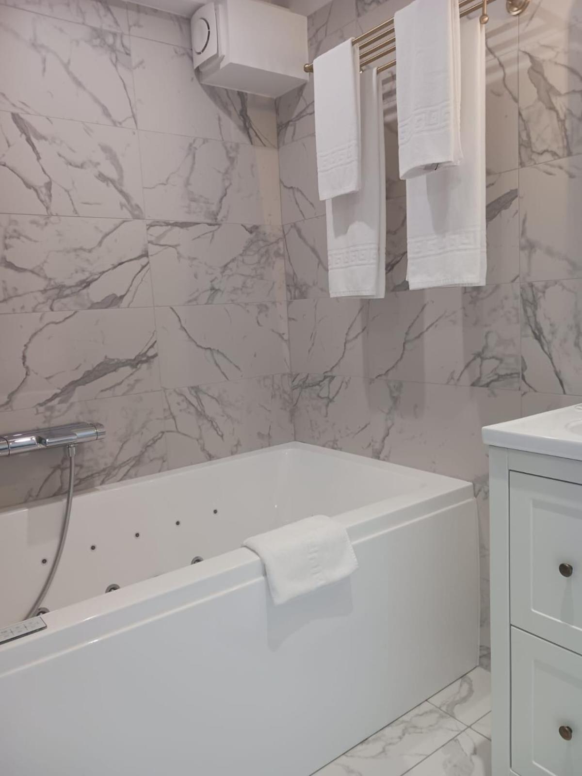 Touraco Bed and Breakfast Villars-les-Dombes Exteriör bild