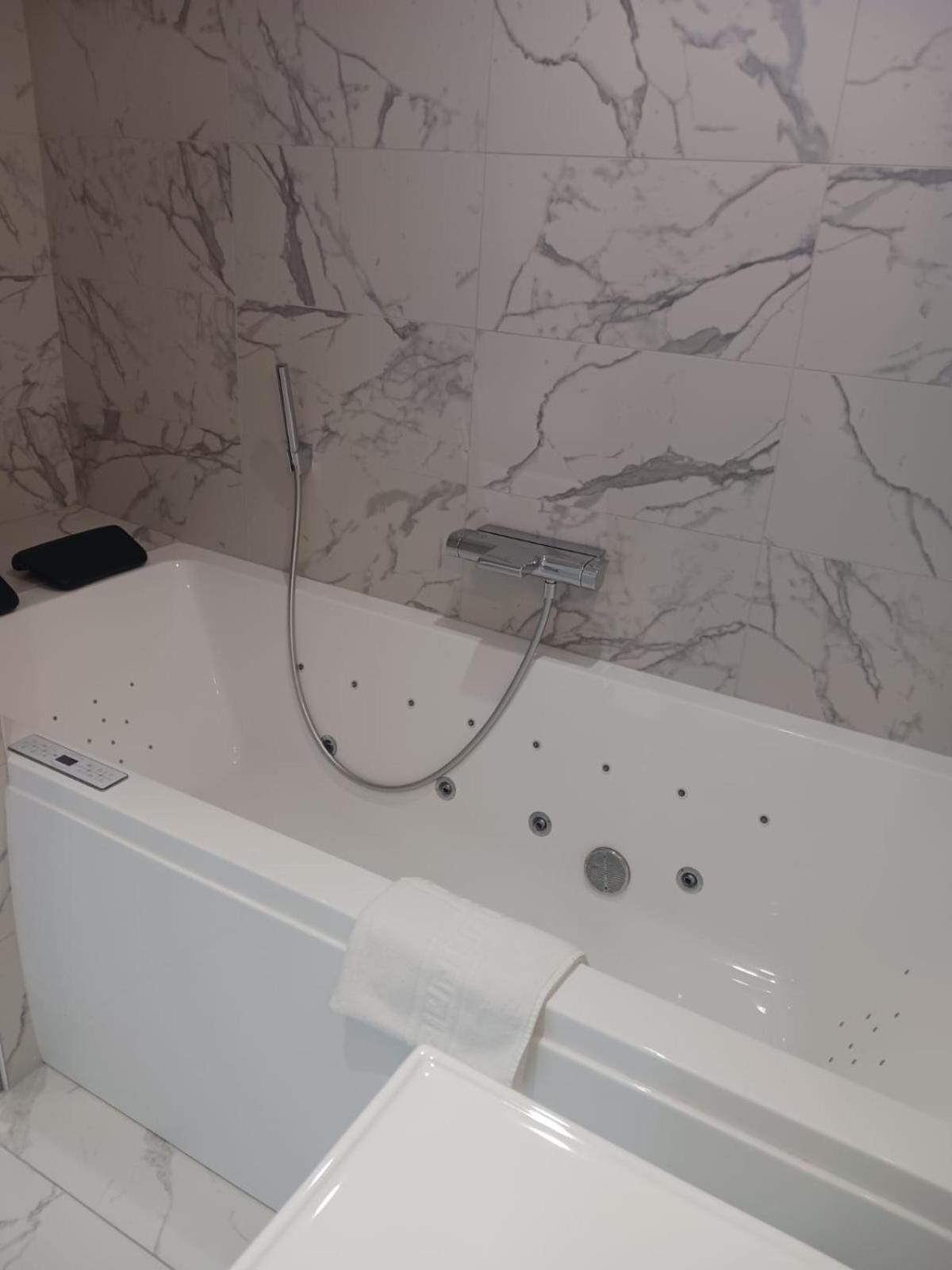 Touraco Bed and Breakfast Villars-les-Dombes Exteriör bild